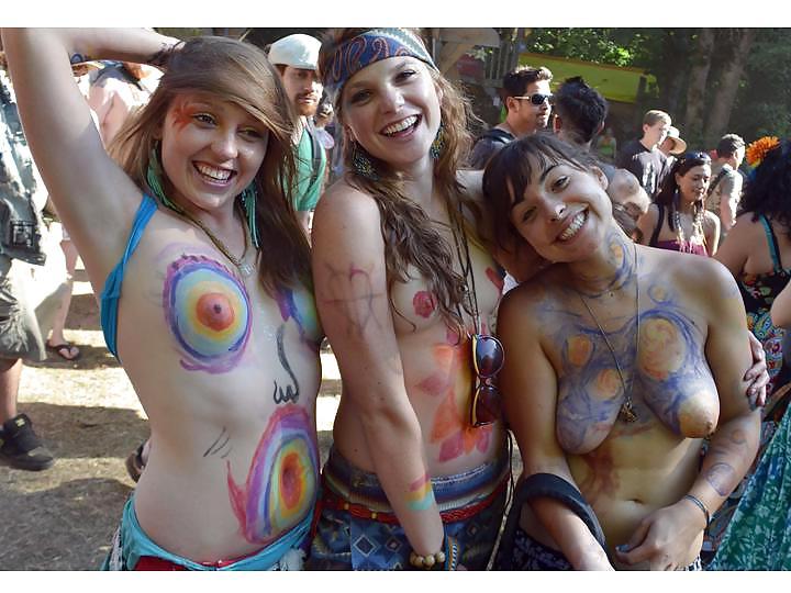 25P Nude Painted Ladies in Public Fetish Gallery 2