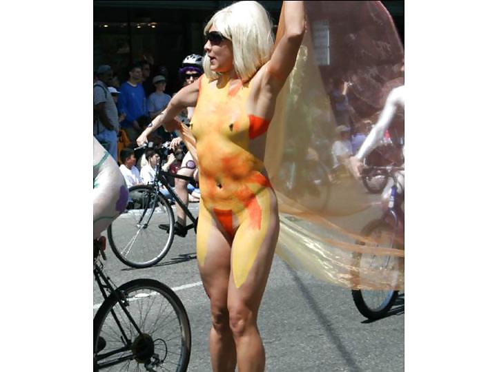 25P Nude Painted Ladies in Public Fetish Gallery 2