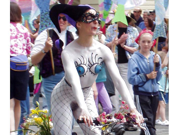 25P Nude Painted Ladies in Public Fetish Gallery 2