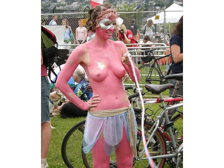 25P Nude Painted Ladies in Public Fetish Gallery 2