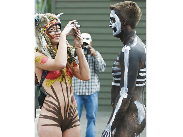 25P Nude Painted Ladies in Public Fetish Gallery 2