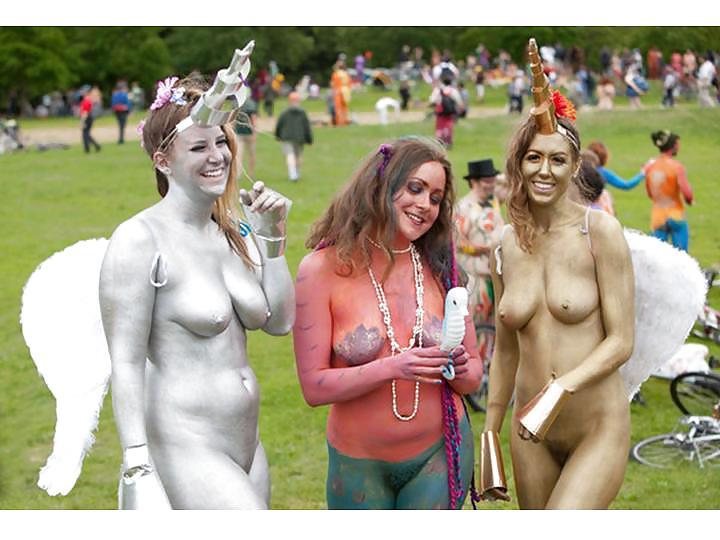 25P Nude Painted Ladies in Public Fetish Gallery 2