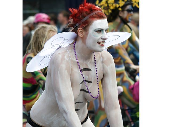 25P Nude Painted Ladies in Public Fetish Gallery 2