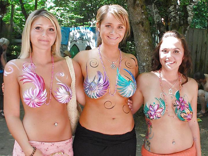 25P Nude Painted Ladies in Public Fetish Gallery 3