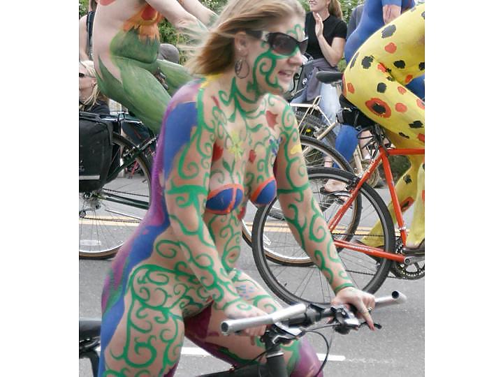 25P Nude Painted Ladies in Public Fetish Gallery 3