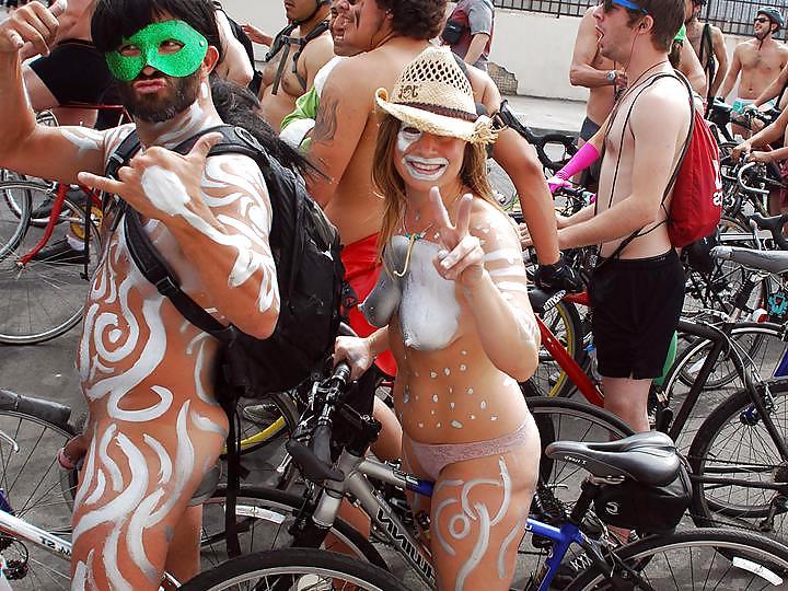 25P Nude Painted Ladies in Public Fetish Gallery 3