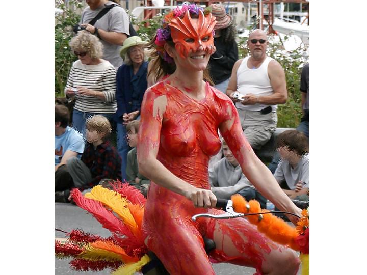 25P Nude Painted Ladies in Public Fetish Gallery 3