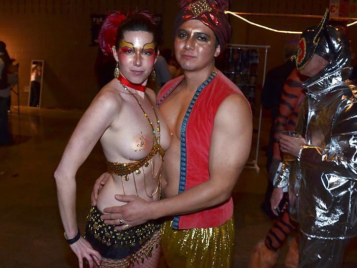 25P Nude Painted Ladies in Public Fetish Gallery 3