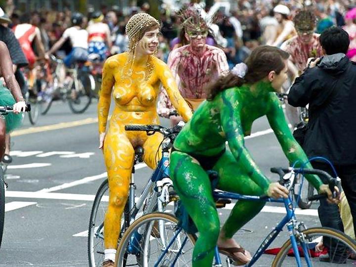 25P Nude Painted Ladies in Public Fetish Gallery 3