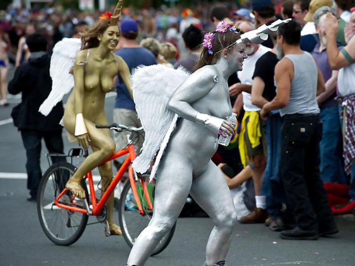 25P Nude Painted Ladies in Public Fetish Gallery 3