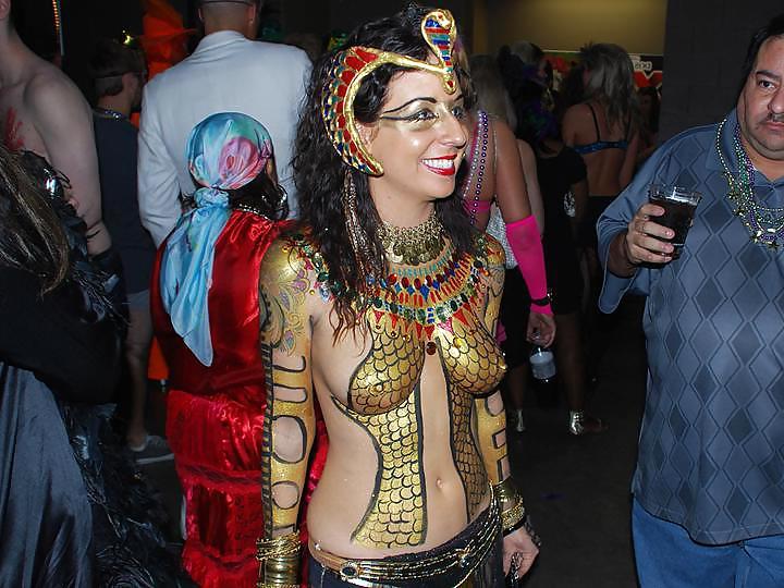 25P Nude Painted Ladies in Public Fetish Gallery 3