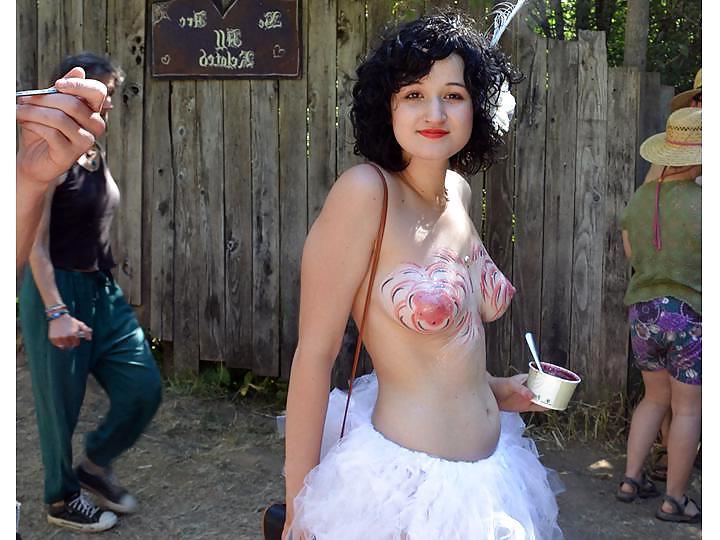 25P Nude Painted Ladies in Public Fetish Gallery 3