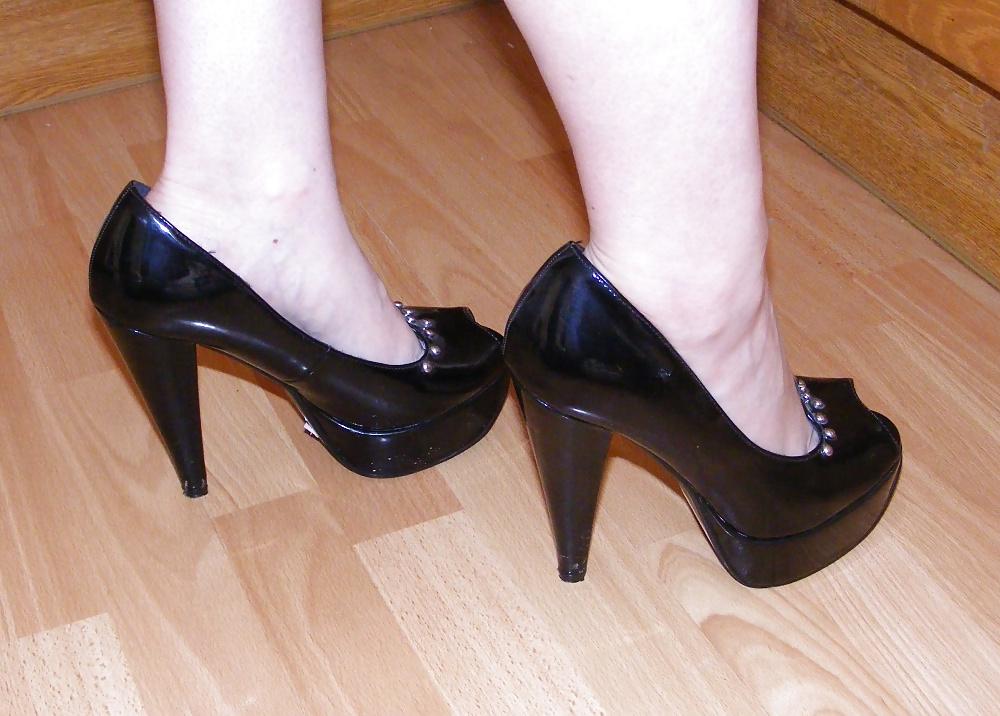 25P Rubber gloves and slutty shoes