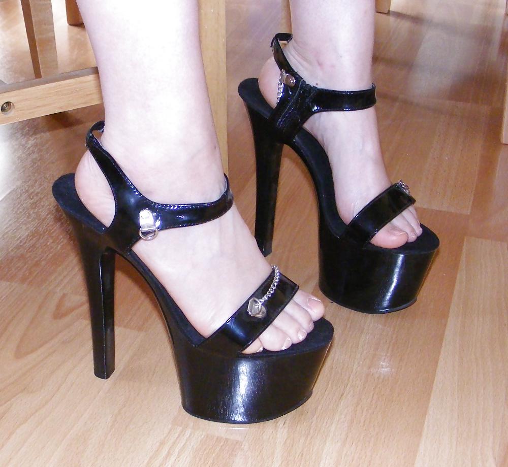 25P Rubber gloves and slutty shoes
