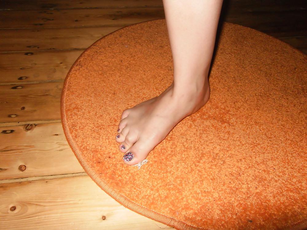 5P Ina 's Feet - Foot Model w short painted toes, nice soles
