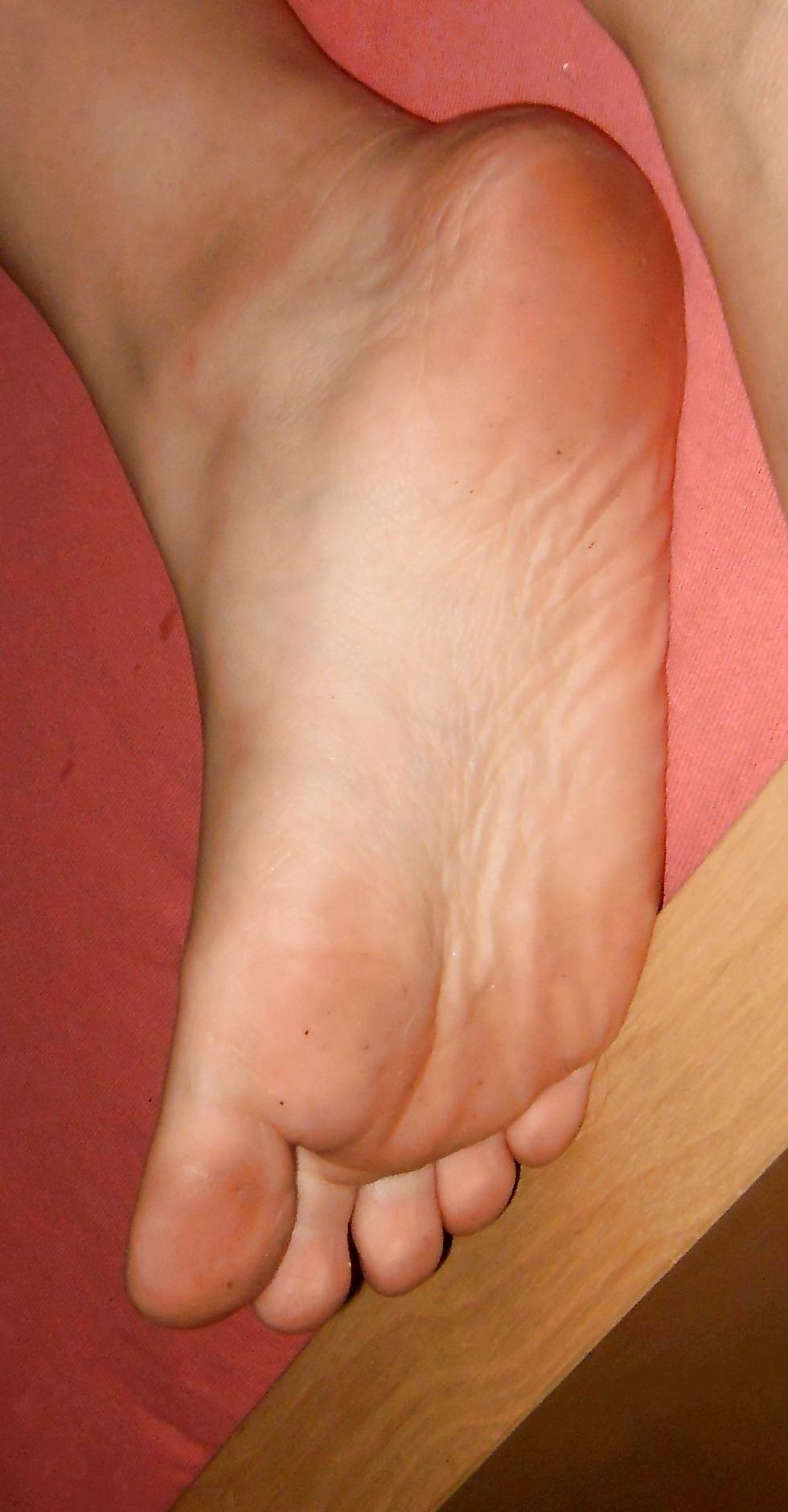 5P Ina 's Feet - Foot Model w short painted toes, nice soles