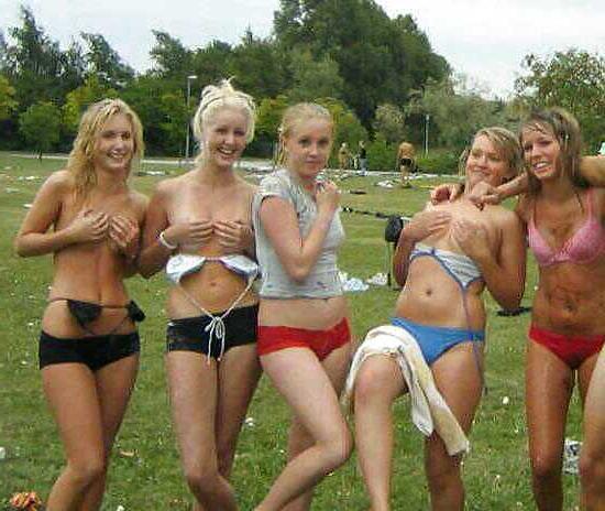 17P Sluts flashing in public
