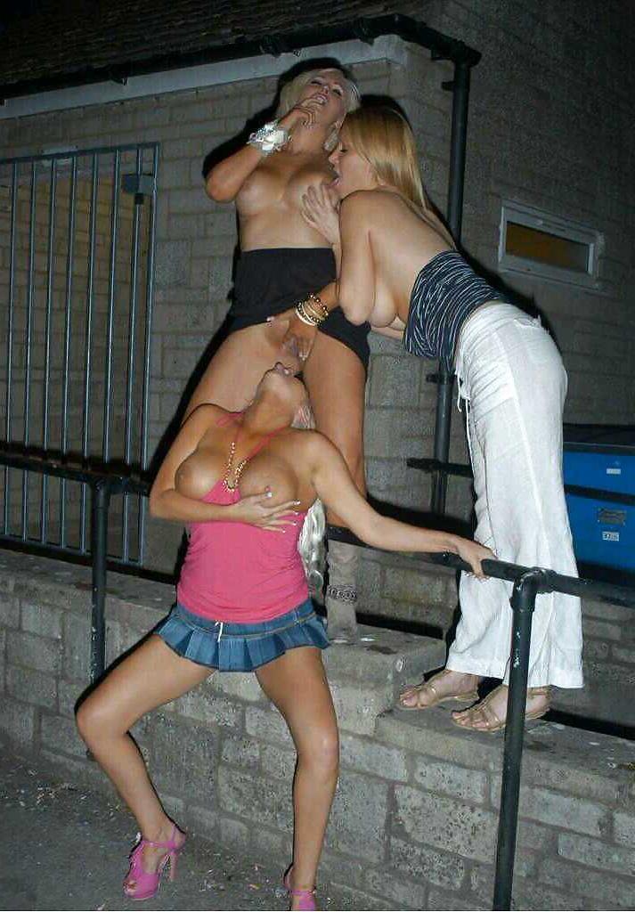 17P Sluts flashing in public
