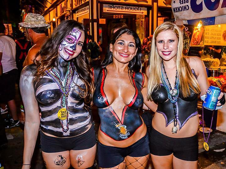 25P Nude Painted Ladies in Public Fetish Gallery 12