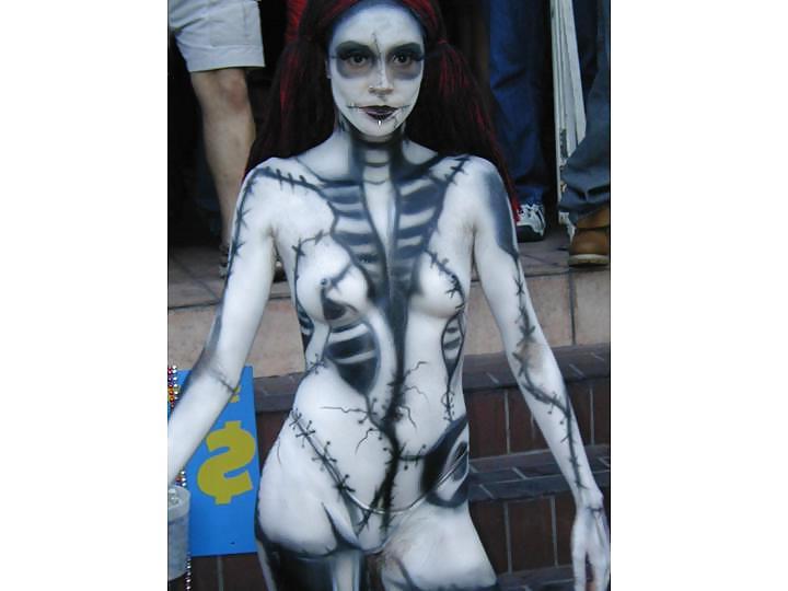 25P Nude Painted Ladies in Public Fetish Gallery 12