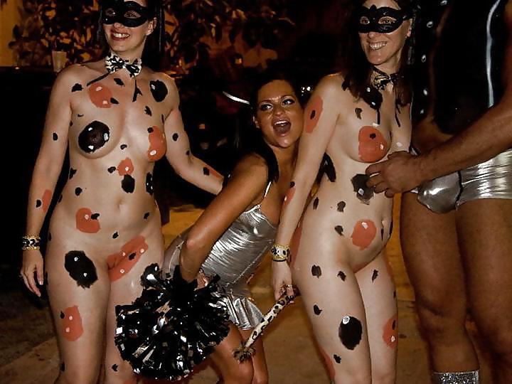 25P Nude Painted Ladies in Public Fetish Gallery 12