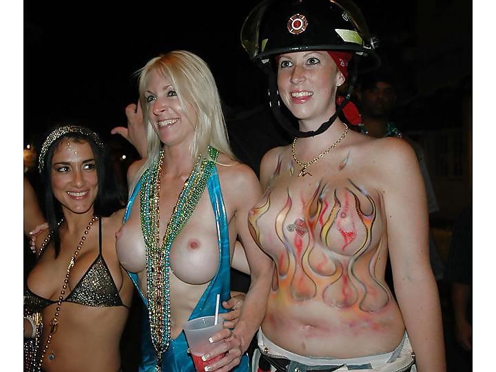 25P Nude Painted Ladies in Public Fetish Gallery 12