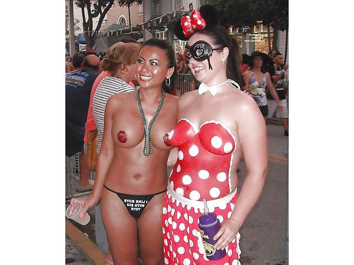 25P Nude Painted Ladies in Public Fetish Gallery 12