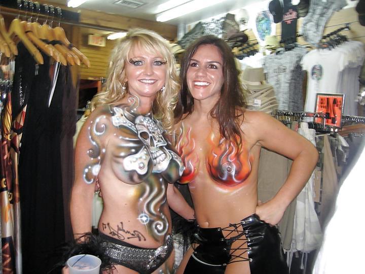 25P Nude Painted Ladies in Public Fetish Gallery 12