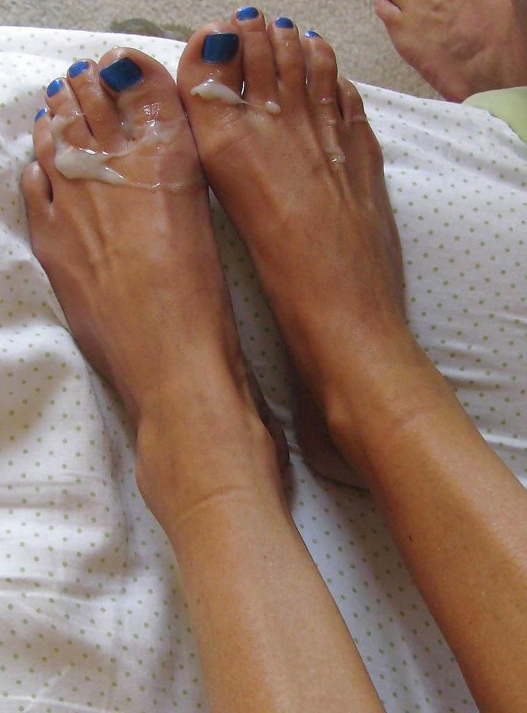 25P Cummy feet..