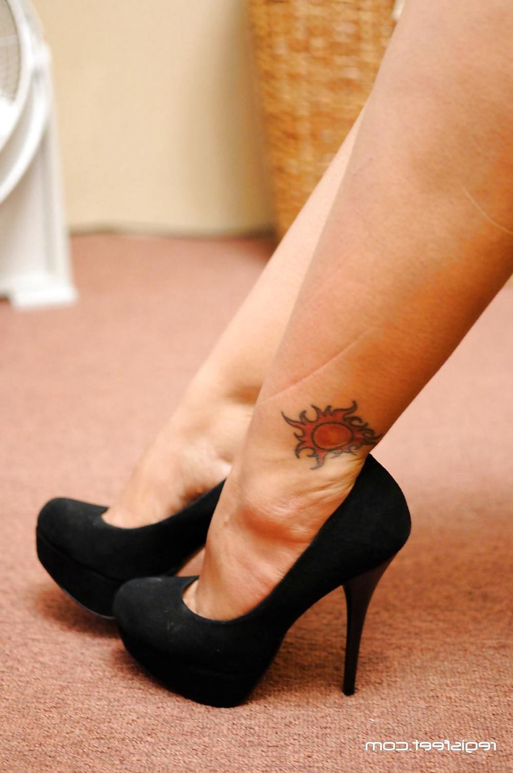 25P Sexy feet & heels2