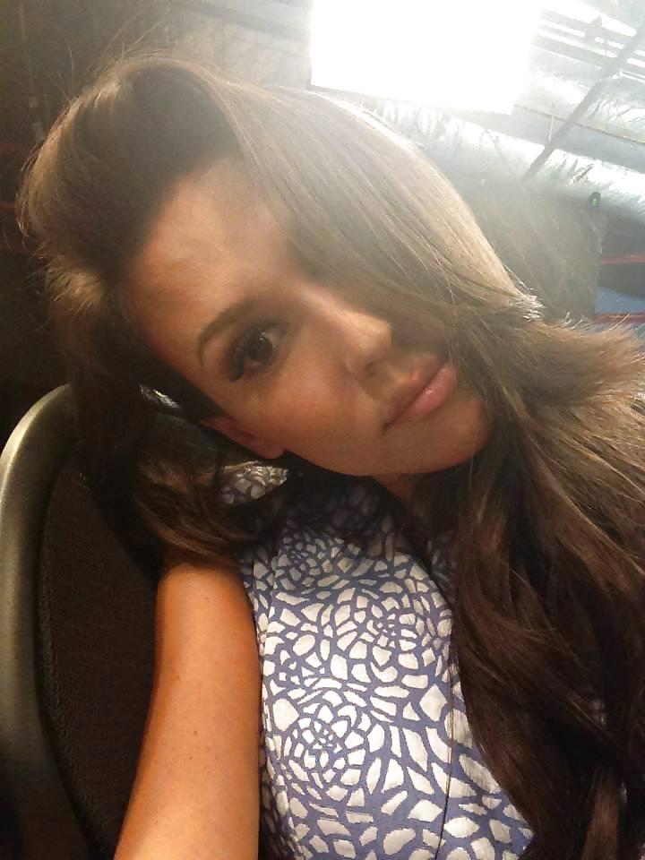 5P Hot female weather anchor