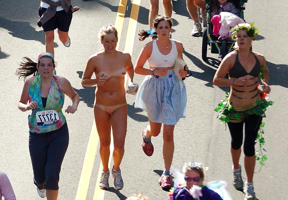 25P Nude in Public