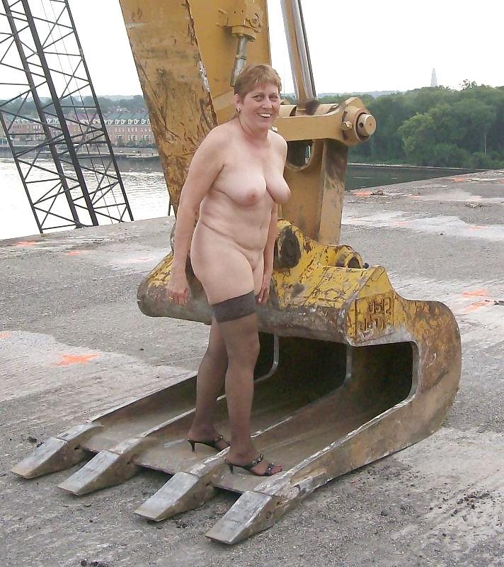25P Nude in Public