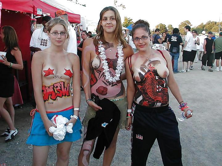 25P Nude Painted Ladies in Public Fetish Gallery 17