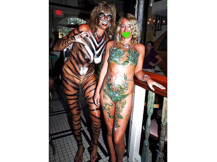 25P Nude Painted Ladies in Public Fetish Gallery 17