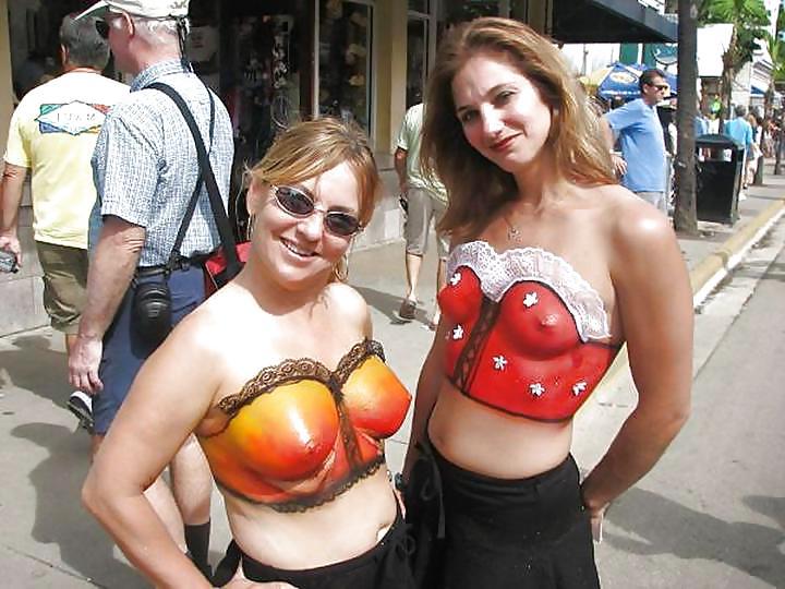25P Nude Painted Ladies in Public Fetish Gallery 17