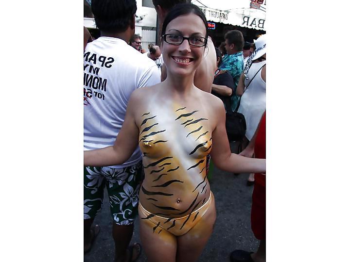 25P Nude Painted Ladies in Public Fetish Gallery 17