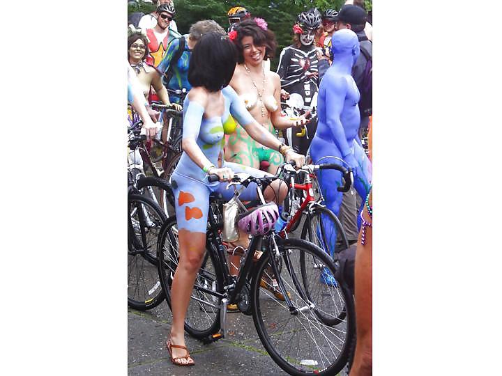 25P Nude Painted Ladies in Public Fetish Gallery 17