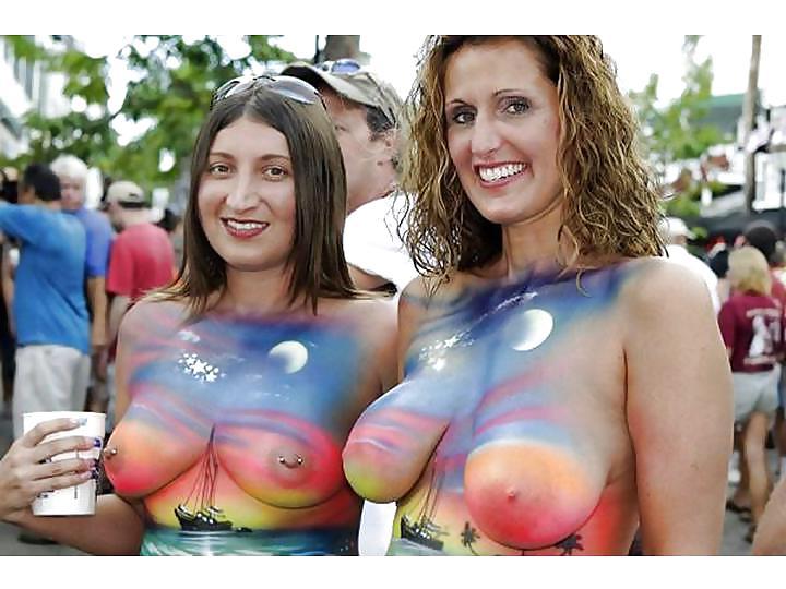 25P Nude Painted Ladies in Public Fetish Gallery 17