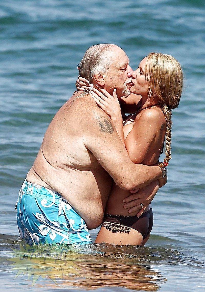 16P Money or love?