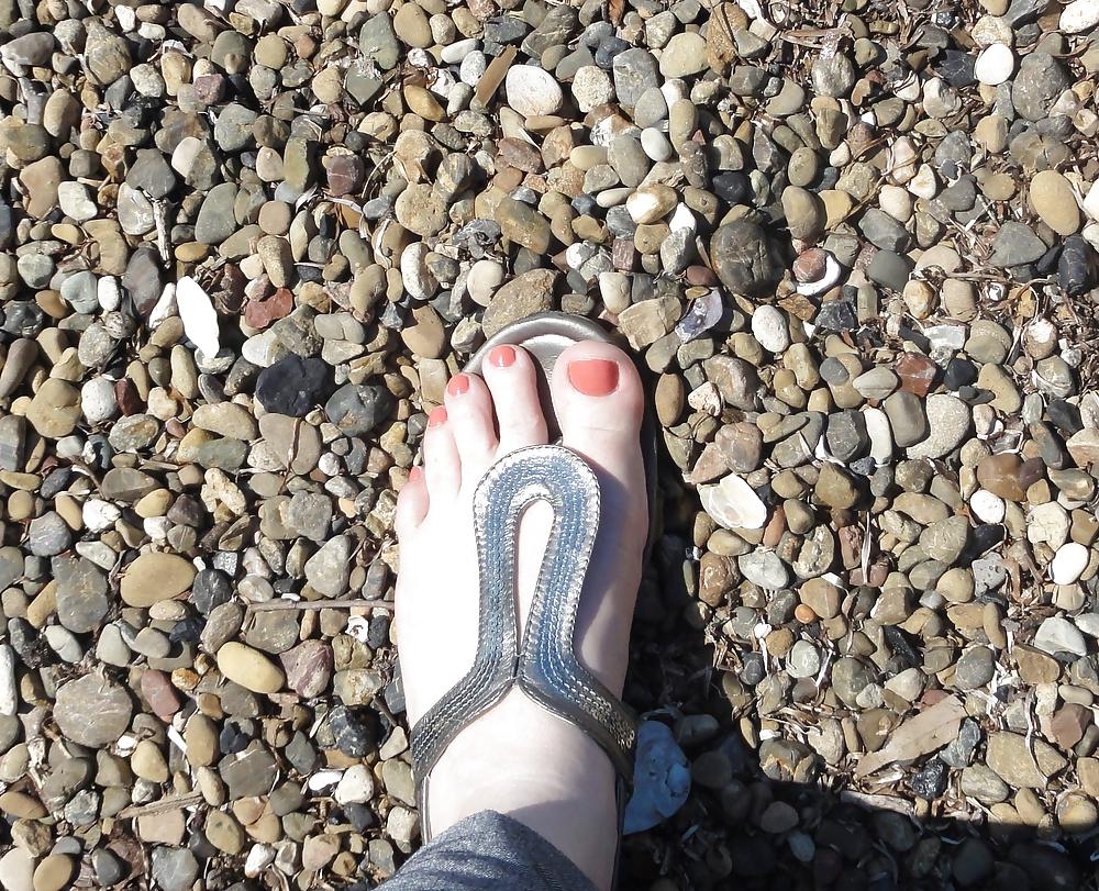 25P Worship redhead feet