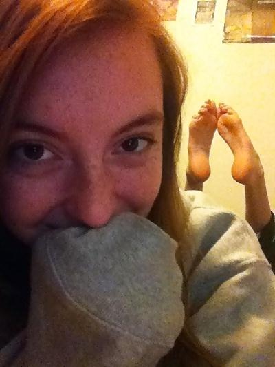 25P Worship redhead feet