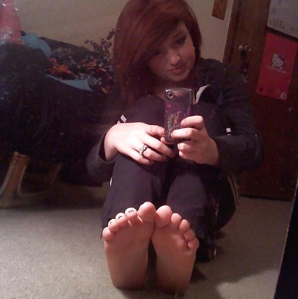 25P Worship redhead feet