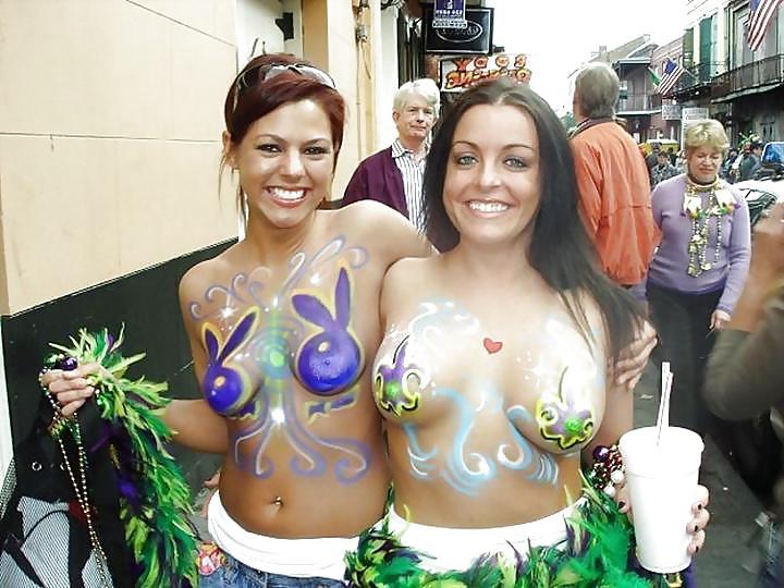 25P Nude Painted Ladies in Public Fetish Gallery 18