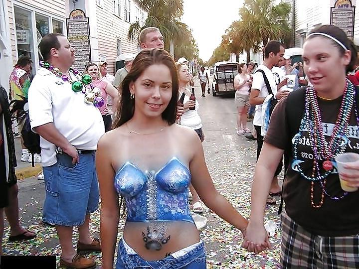 25P Nude Painted Ladies in Public Fetish Gallery 18