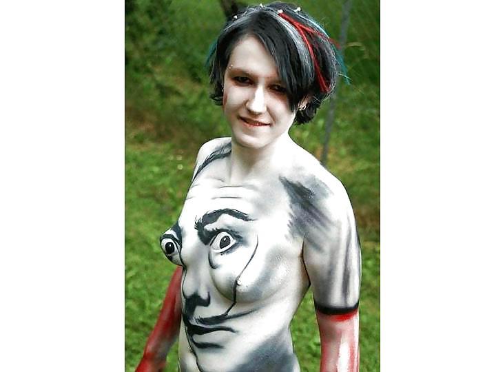 25P Nude Painted Ladies in Public Fetish Gallery 18