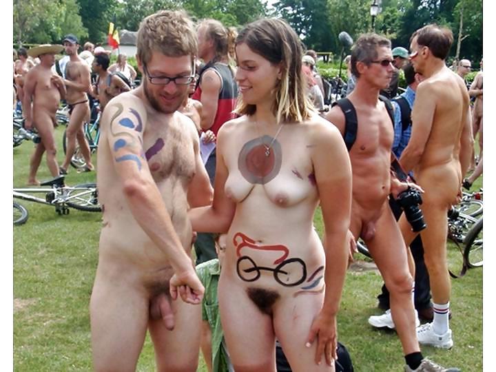 25P Nude Painted Ladies in Public Fetish Gallery 21