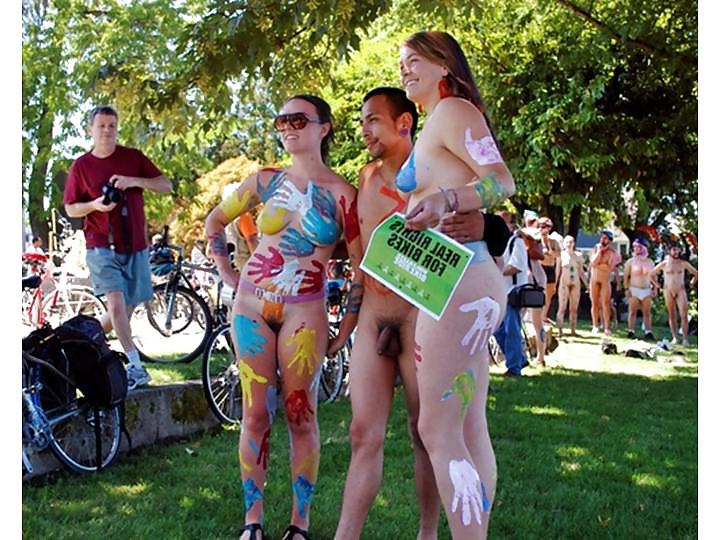 25P Nude Painted Ladies in Public Fetish Gallery 21