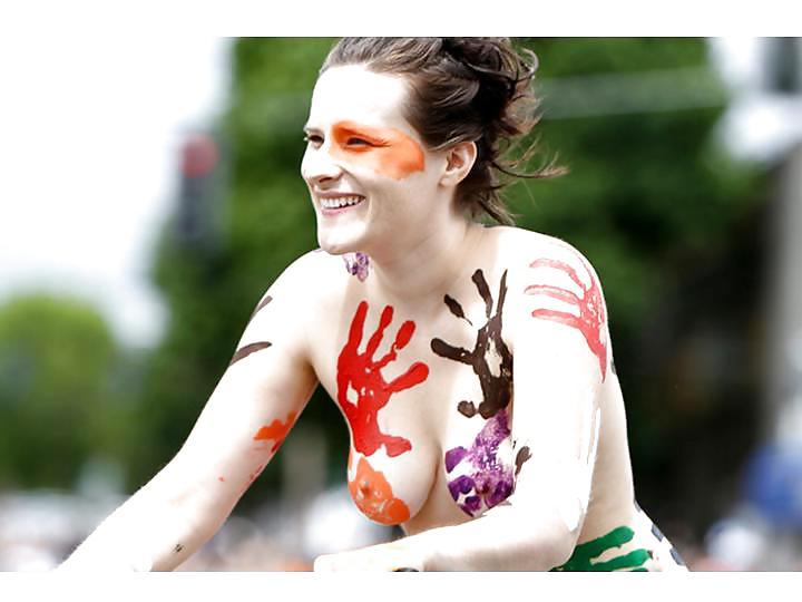 25P Nude Painted Ladies in Public Fetish Gallery 21