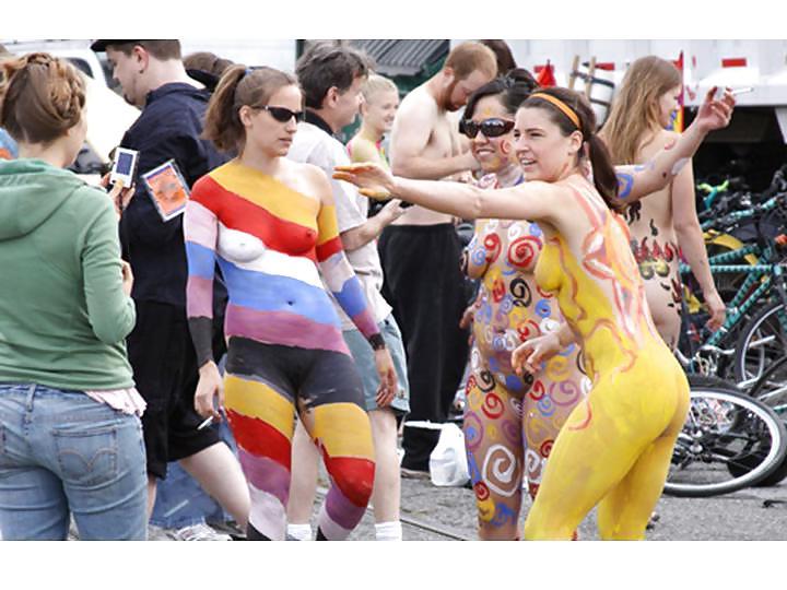 25P Nude Painted Ladies in Public Fetish Gallery 21